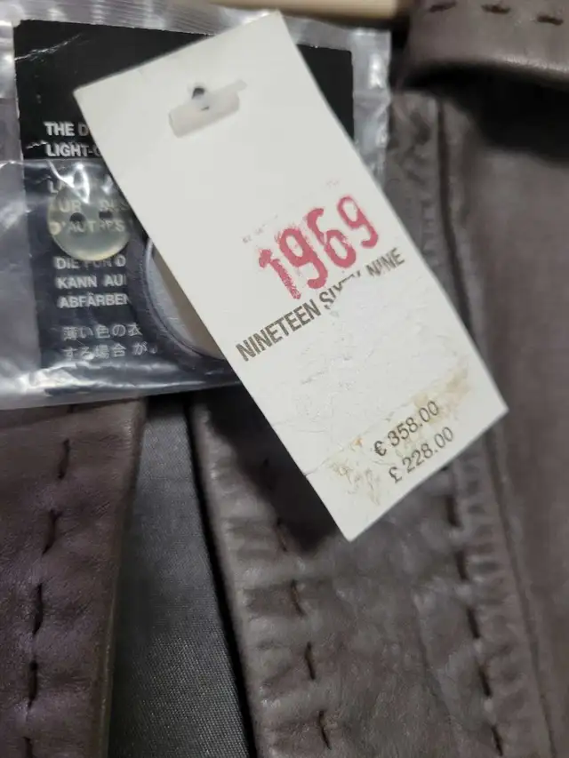New. WOMEN LEATHER JACKET. WOMEN'S SMALL LEATHER JACKET. S/P. in Women's - Tops & Outerwear in City of Toronto - Image 3