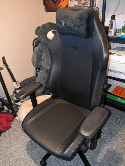 Secretlabs chair like.new condition