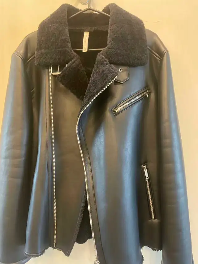 ZARA Front Zipper Black  Men Leather Jacket in Men's in City of Toronto - Image 3