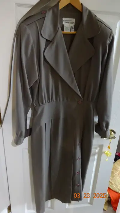 Lady dress,vintage but oh so nice.Little worn,Tailored,wool, View more