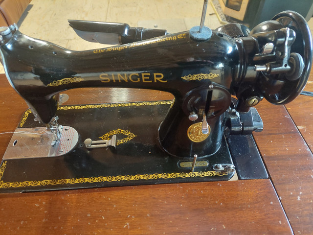 Machine à coudre vintage de marque SINGER modèle 15-91. dans Loisirs et artisanat  à Laval/Rive Nord - Image 4