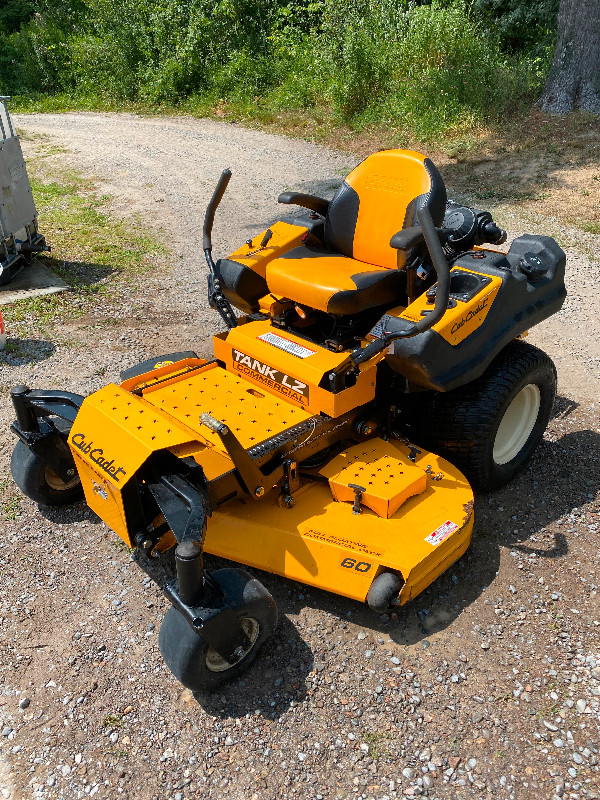 Tank LZ 60 KW Cub Cadet Commercial RideOn Mower Lawnmowers & Leaf