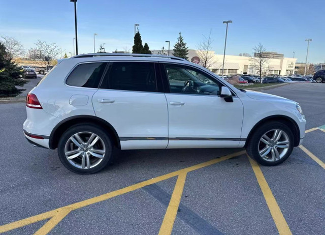 2015 Volkswagen Touareg in Cars & Trucks in Markham / York Region - Image 2