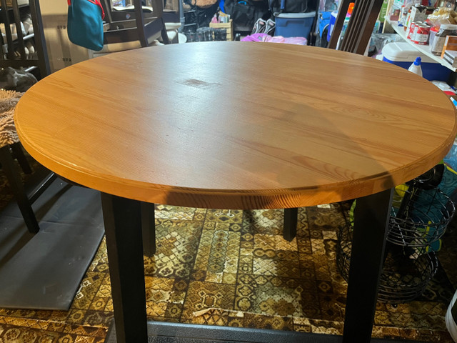 Dining table in Dining Tables & Sets in Edmonton
