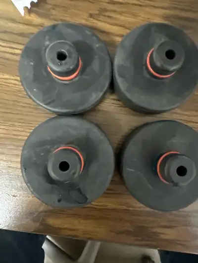 Positionnement précis : les coussinets Tesla Jack ont une entretoise de 25 mm qui maintient la posit...