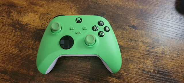Microsoft Wireless Controller for Xbox One/Series X/S - Green in XBOX One in North Bay - Image 2