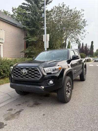 2023 Toyota Tacoma 4x4 Double Cab Shortbed About 46,000 km on it right now (still going up since I d...