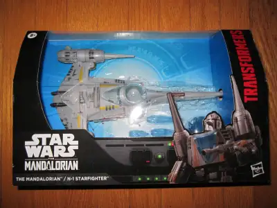 Mandalorian N-1 Starfighter Transformers x Star Wars Voyager, View more