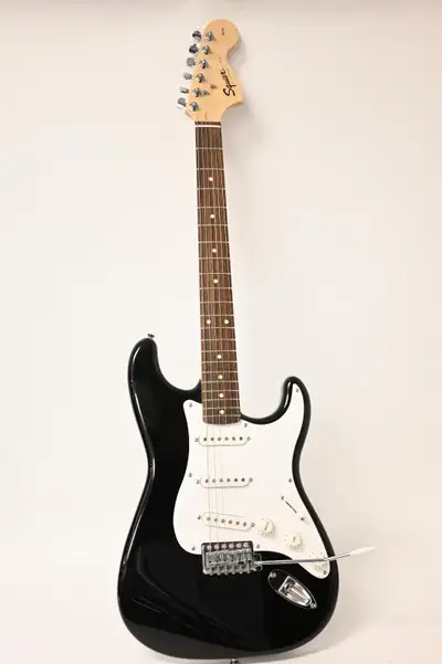Squier Stratocaster Affinty with rosewood Black, View more