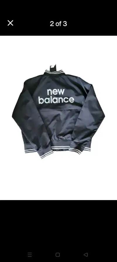 Elevate your wardrobe with this stylish and versatile New Balance Women's Essentials Jacket in black...