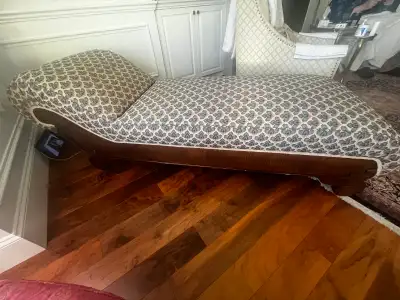 Victorian era fainting couch Fun fact, these couches were needed as in the Victorian times women wer...