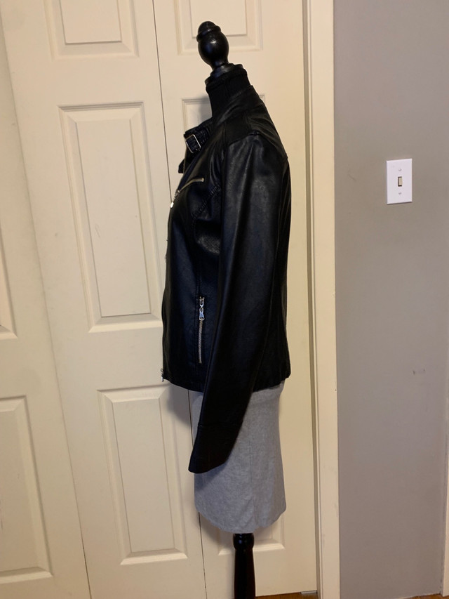 Jacket faux leather jacket, Medium, very light weight, new in Women's - Tops & Outerwear in Oakville / Halton Region - Image 3