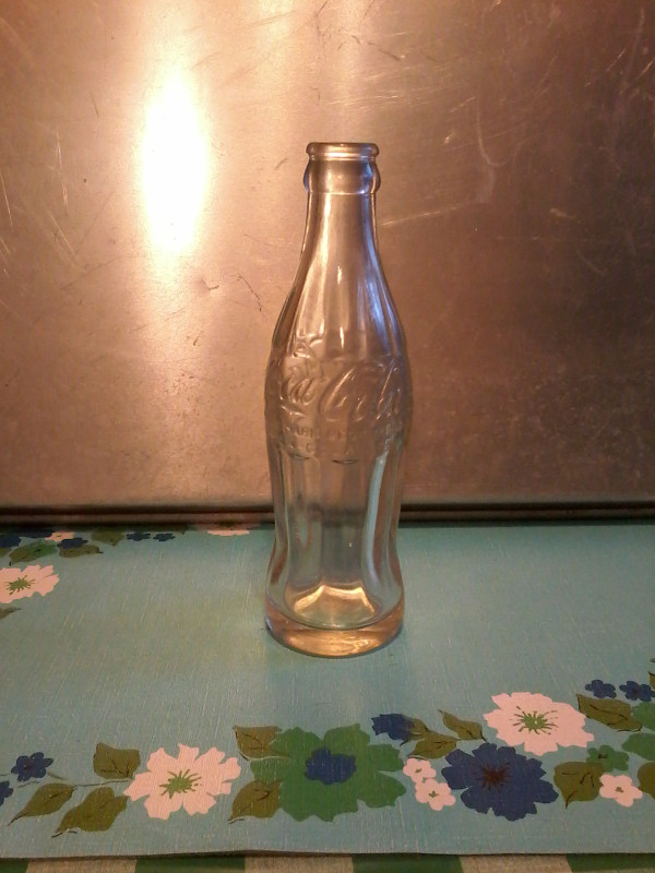Vintage embossed 6 oz Coca Cola bottle excellent condition. in Arts & Collectibles in Cambridge - Image 2