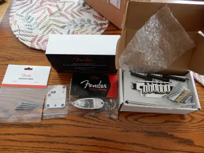 Fender Deluxe Strat Polished Chrome Hardware, View more