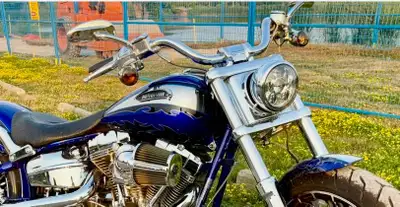 Handlebars and hydraulic lines for 2014 Harley Davidson Breakout CVO Original “Beach Bars” off a 201...