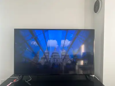 65" TV -Philips Android Smart TV LED Located in Downtown. Can meetup near Lyon station Weekends or W...