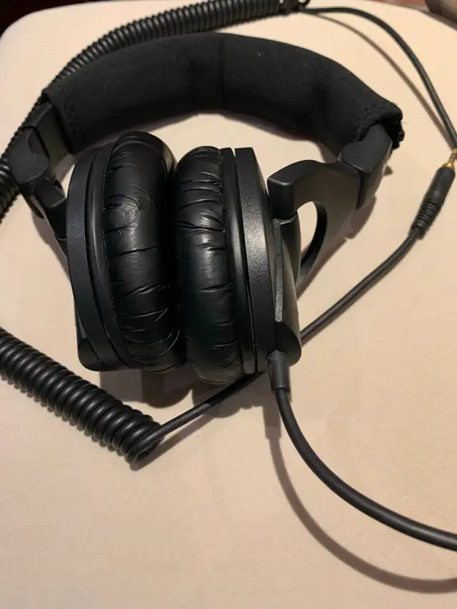 Sennheiser HD 280 Pro Over-Ear Monitoring Headphones