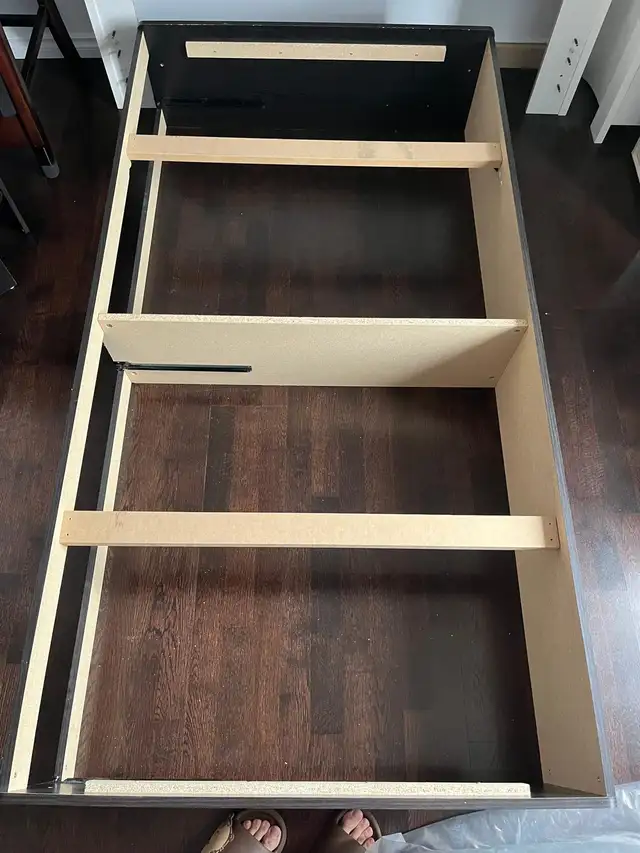 Twin size bed frame with two drawers in Beds & Mattresses in City of Montréal - Image 2