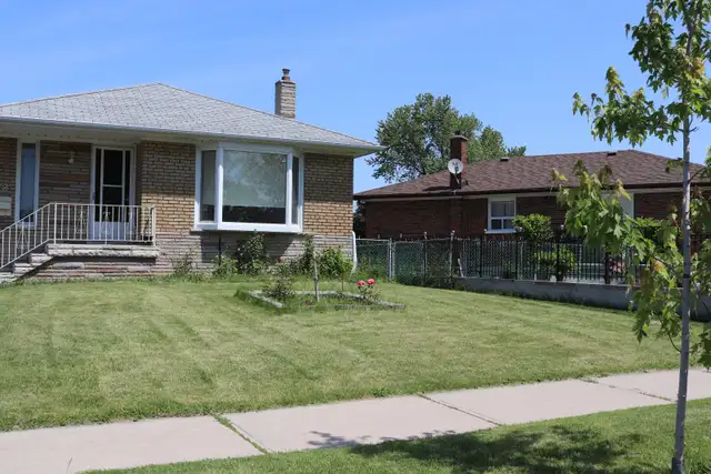 Room for rent , walking distance to Kennedy Subway.