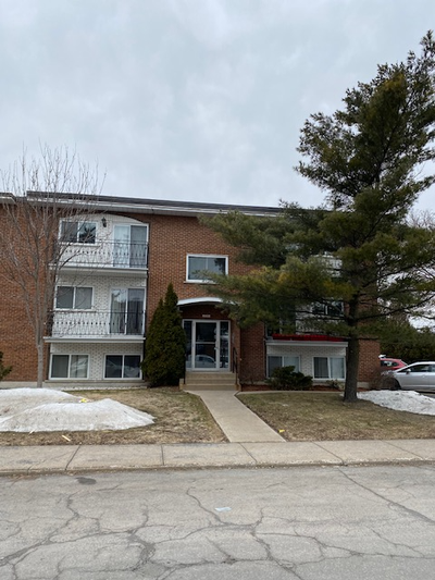 logement 4 1/2 rénové, au 1er plancher, chauffé, entrée de laveuse et sécheuse, nouvelle cuisine, no...