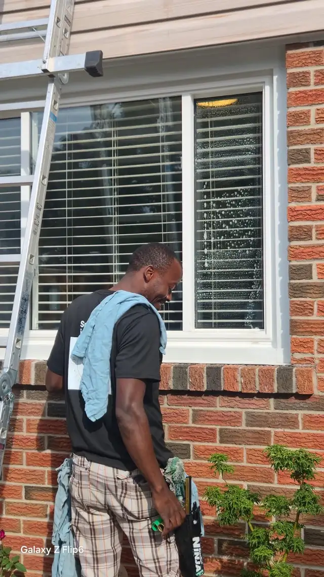 window and eavestrough cleaning and snow removal in Cleaners & Cleaning in City of Toronto - Image 9