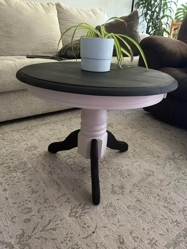 Refurbished Round coffee table/side table in Coffee Tables in Ottawa - Image 6