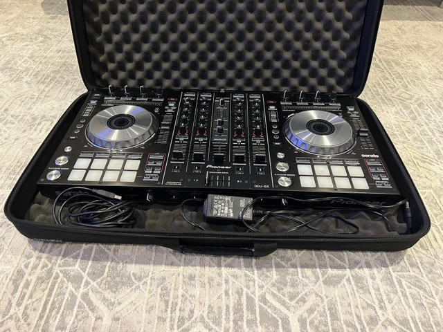 Pioneer DDJ SX with Carrying Case in Performance & DJ Equipment in City of Toronto - Image 2