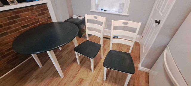 Kitchen table   2 chairs  in Dining Tables & Sets in Renfrew - Image 4