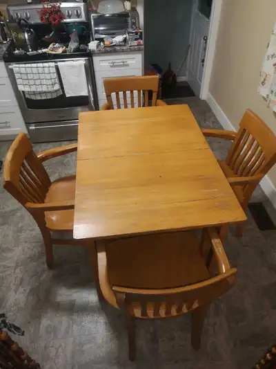 MCM 50's/60' SOLID OAK Hidden Butterfly Leaf Table and 4 Chairs, View more