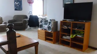 LARGE FURNISHED ALL INCLUSIVE ROOM FOR STUDENT OR YOUNG WORKING PROFESSIONAL, CLOSE TO BROCK UNIVERS...