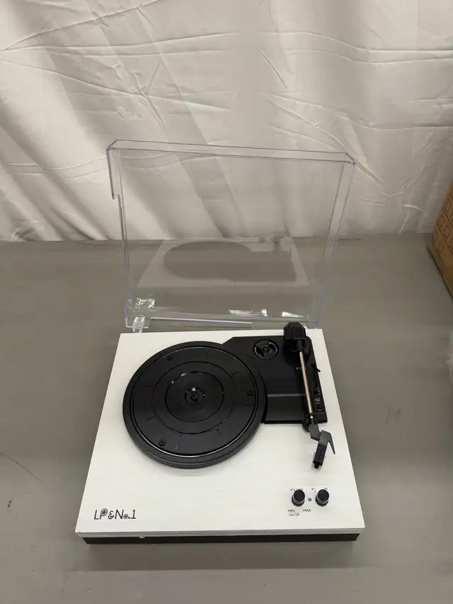 LP&No.1 Modern Vintage Turntable in Performance & DJ Equipment in Hamilton - Image 9