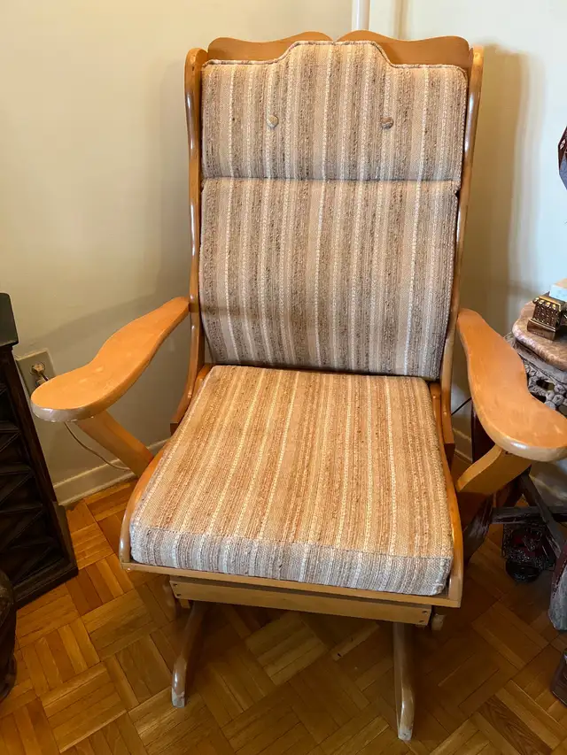 Vintage Wooden Glider Rocker Chair in Chairs & Recliners in City of Toronto - Image 2