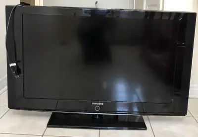 40” Samsung TV set, View more