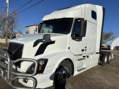 2001 460hp N14 Cummins, lockers, 13 speed, new oil cooler, new batteries, runs amazing, pulled dry v...