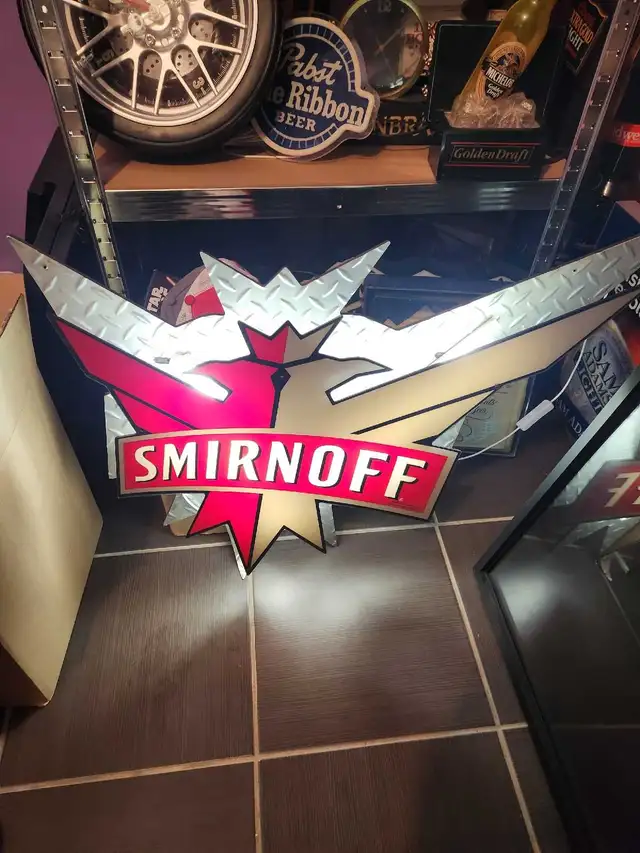 Enseigne lumineuse Smirnoff  in Arts & Collectibles in Drummondville - Image 3