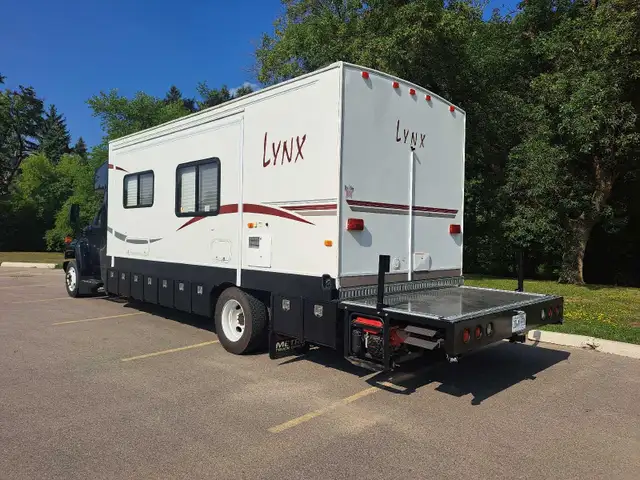 2005 GMC C5500 motorhome 2wd in RVs & Motorhomes in Vernon - Image 5