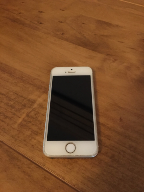Apple iPhone 5 SE - 64 GB dans Téléphones cellulaires  à Ville de Montréal