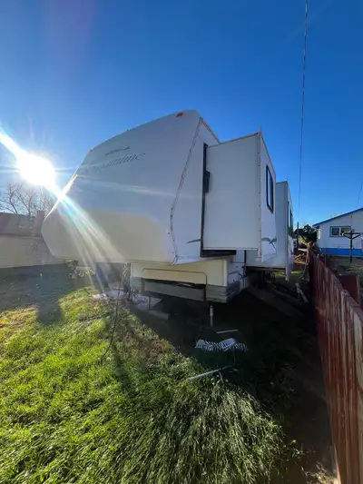 Fifth wheel for part or usable Was planning on turning it into a flat feck