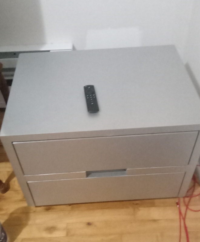 Voici meuble rangement 15 seulement usagé fonctionne très bien