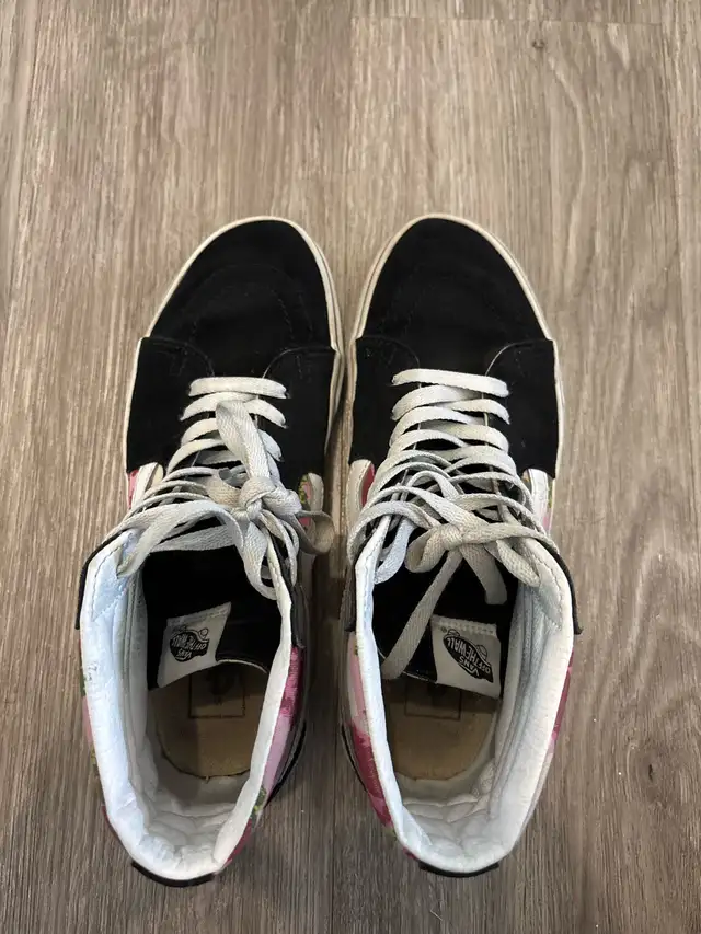 Vans Shoes in Women's - Shoes in City of Toronto - Image 4