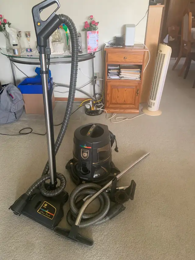 Rainbow Vacuum Cleaner in Vacuums in Winnipeg - Image 6