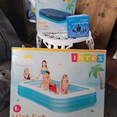 Inflatable Pool, Pump and Cover in Hot Tubs & Pools in Belleville