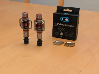 -- Price Dropped -- Selling my Crankbrothers Eggbeater 3 pedals (red), with a set of 0° standard rel...