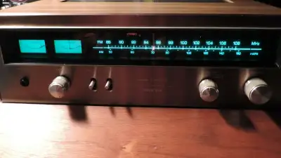 onkyo vintage stereo tuner mod.t4055 $200.00 tel.514 365 9118