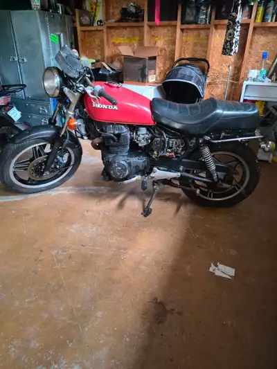 Honda CB450 T Not running. Complete.. was running. I bought to get it going ... but don't have the t...
