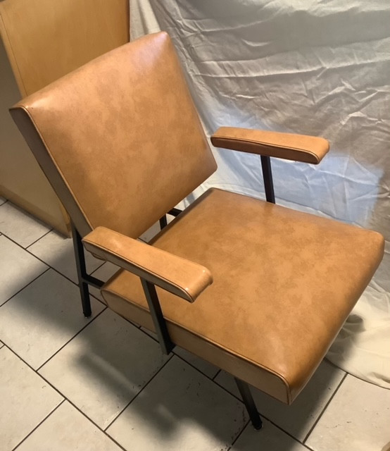 Refurbished 1960s STEELCASE Office Chair in Chairs & Recliners in Edmonton