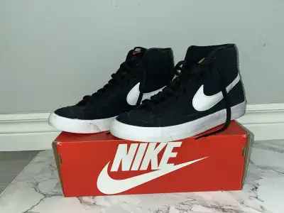 Mens Nike Blazers Mid ‘77 Black/White, View more