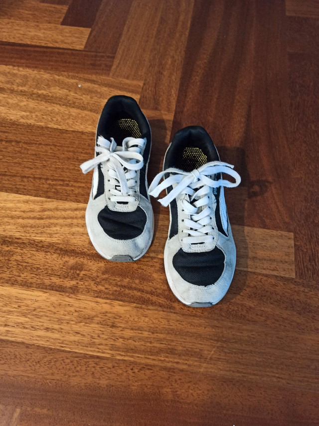 Puma 5.5 souliers de course dans Enfants et jeunesse  à Ville de Montréal - Image 3