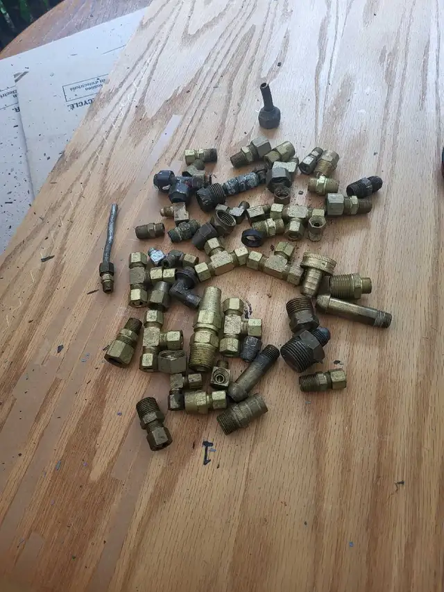 Assorted Brass Fittings in Other in Belleville - Image 2