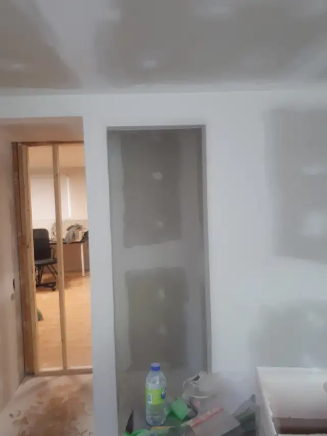Painter and drywall joint taper.504926281495357449